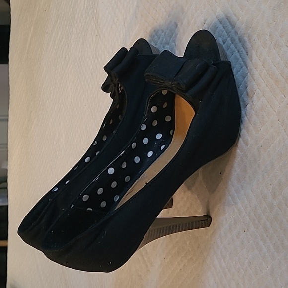 Steve Madden Girl LUCKIE Black Canvas Pump, 6.5 - MSRP $59 - Picture 2 of 8